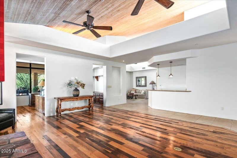 16-Living Room Details