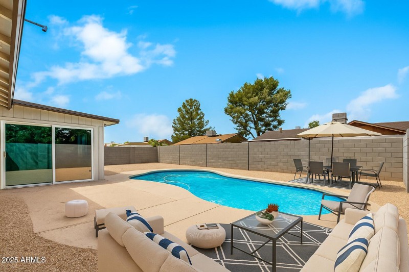 20250912_1050_Backyard Pool Transformati