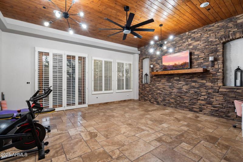 Enclosed Patio / Bonus Room