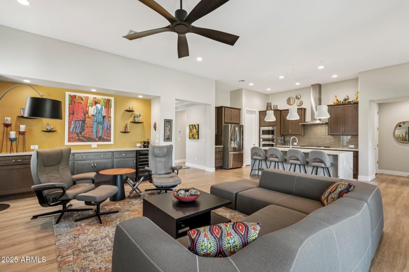 12-web-or-mls-W La Reata Ave-S1709-012