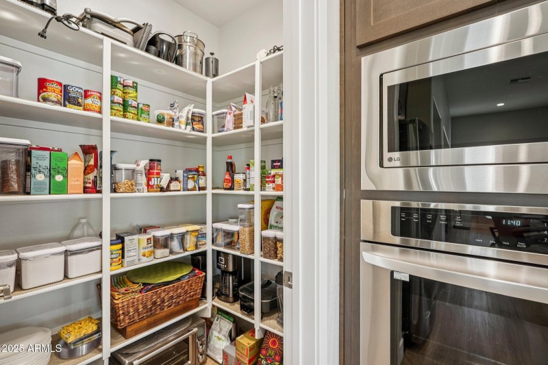 30-web-or-mls-W La Reata Ave-S1709-030