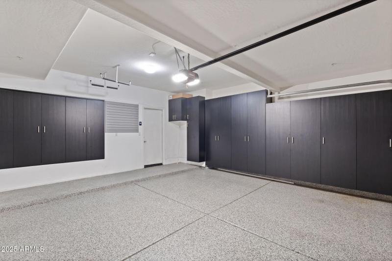 Garage w/ Lots of Storage