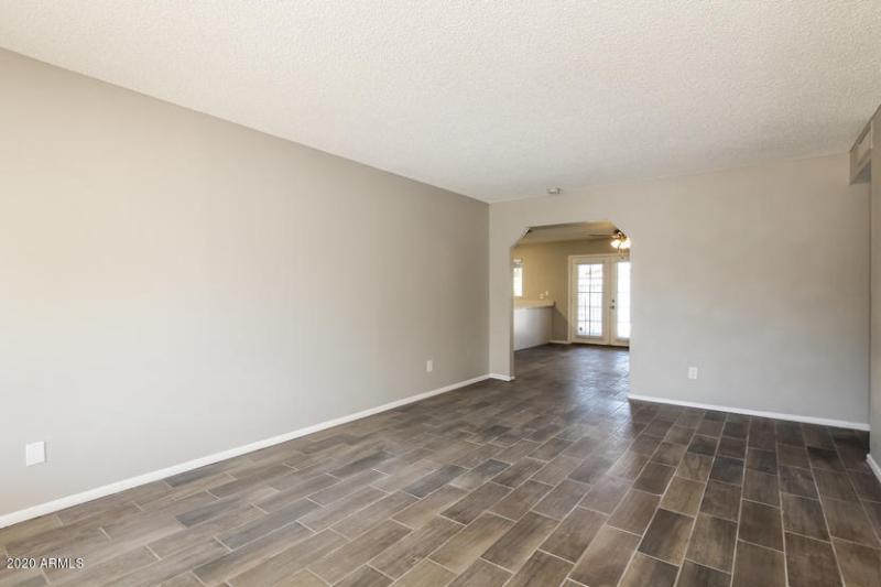 P3212979-02-Living Area-658876