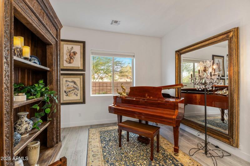 Flex room with closet