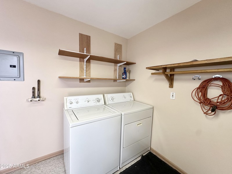 FULL SIZE WASHER/DRYER IN SHED