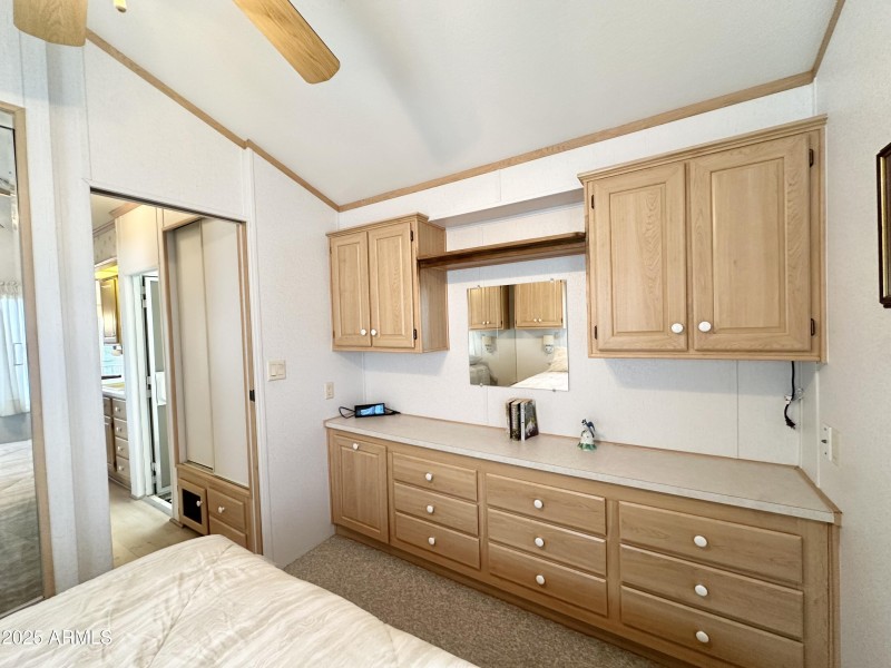 SO MUCH DRAWER/CABINET SPACE