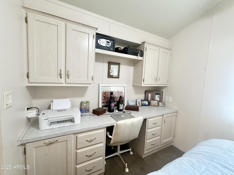 GRAND BUILT IN DESK AREA