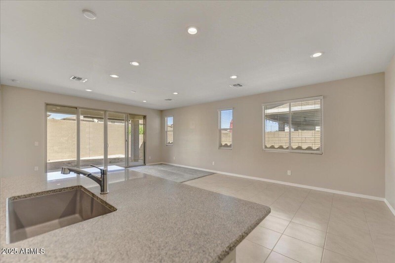 08-Kitchen Island View