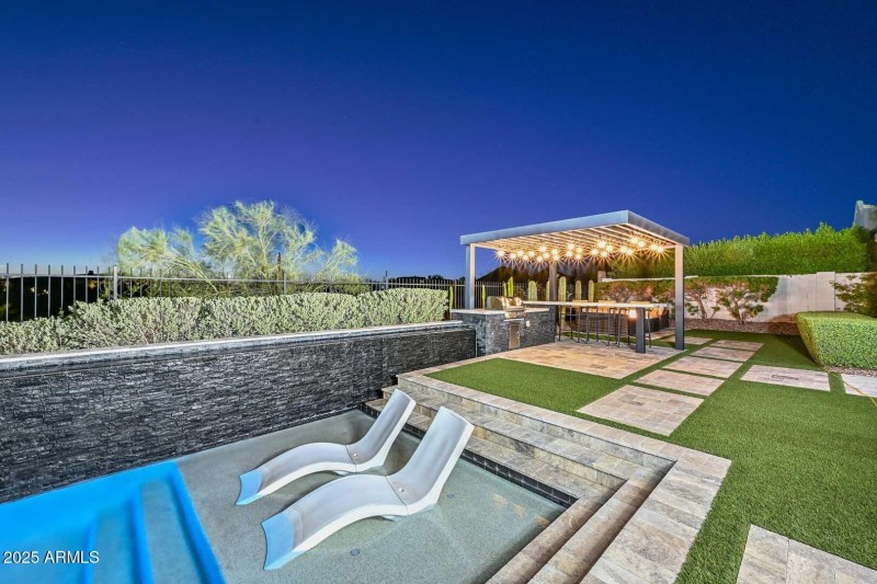 Night-Pool-Ramada