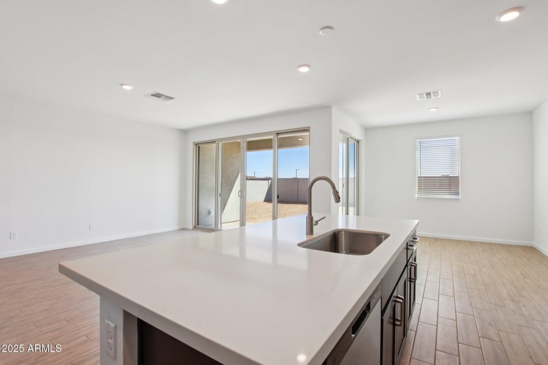 16-web-or-mls-W Bajada Rd-S1709-016