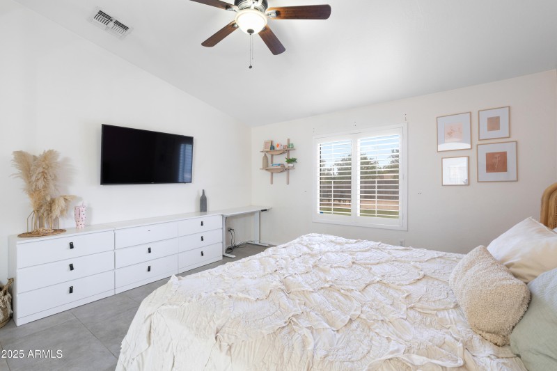 Large Primary En-Suite