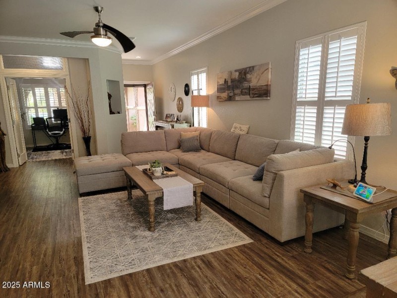 7531 family looking into den