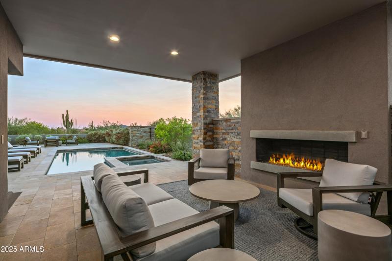 025_Primary Patio Vistas