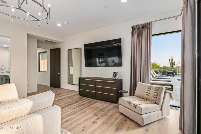 027_Primary Suite Sitting Space