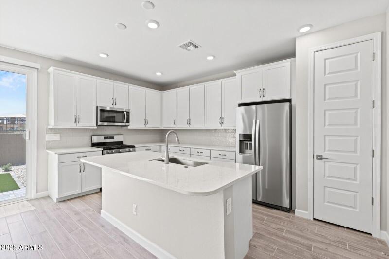 20250523045425824336000000-o