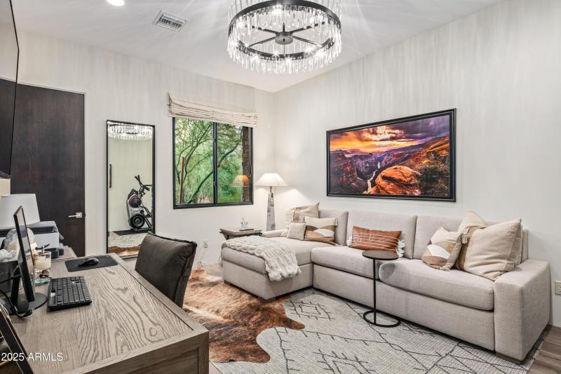 031_Separate Office with Closet