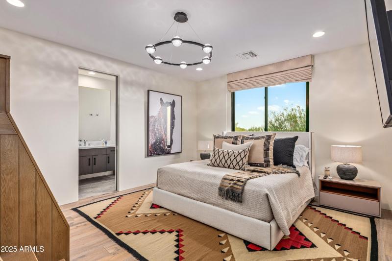 032_Spacious Guest Ensuite