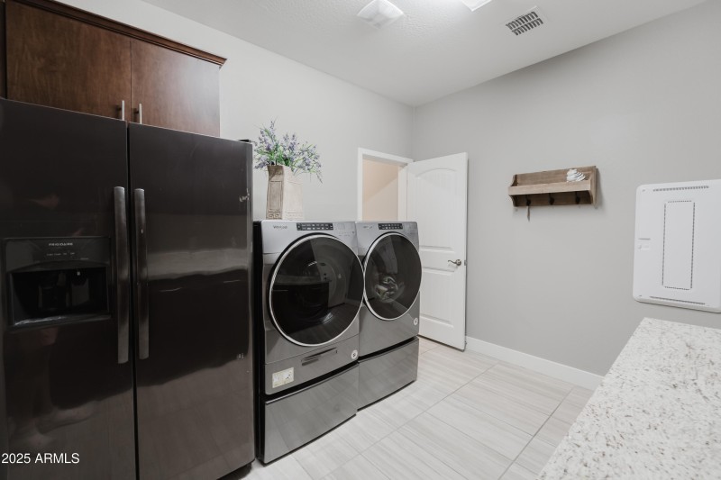 Laundry Room Silverleaf