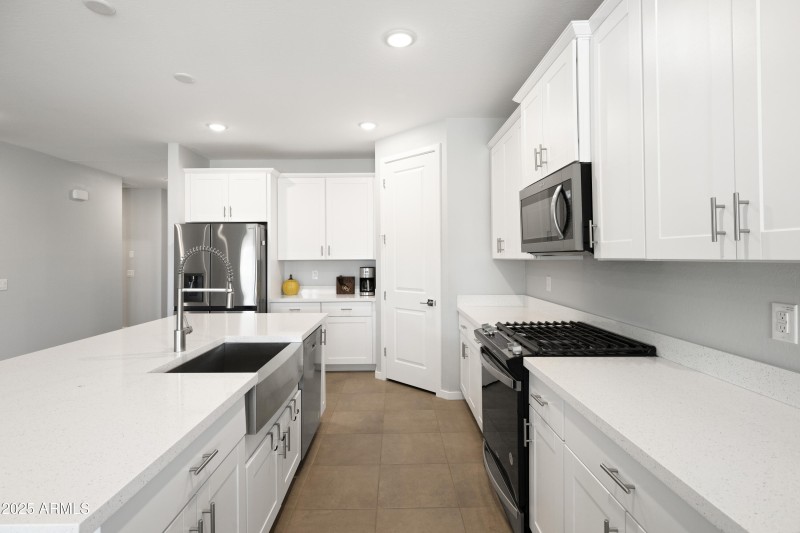 16031 W El Cortez Pl_31