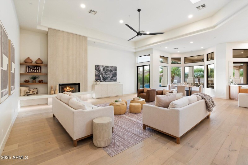 Oversized Family Room next to Kitchen
