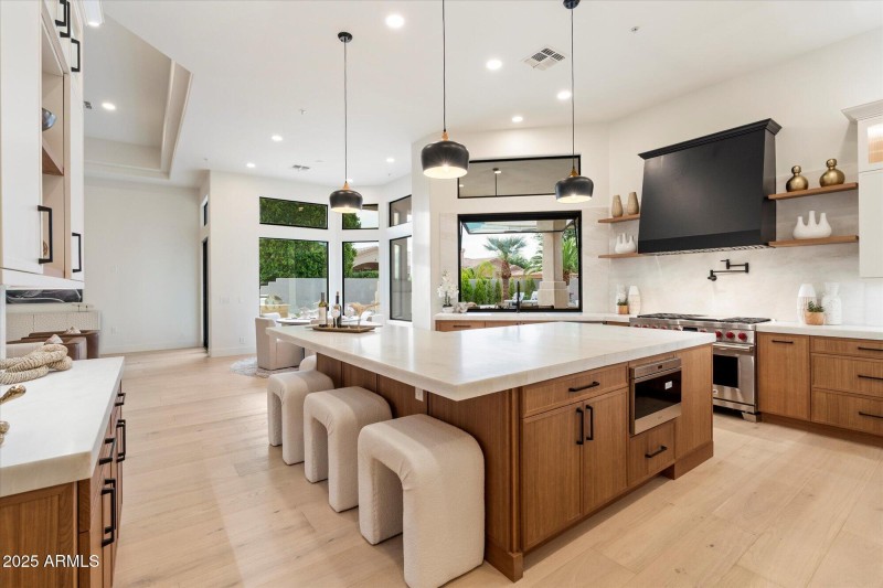 Huge island and highest-end appliances