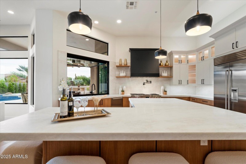 Stunning Huge Island+casual seating