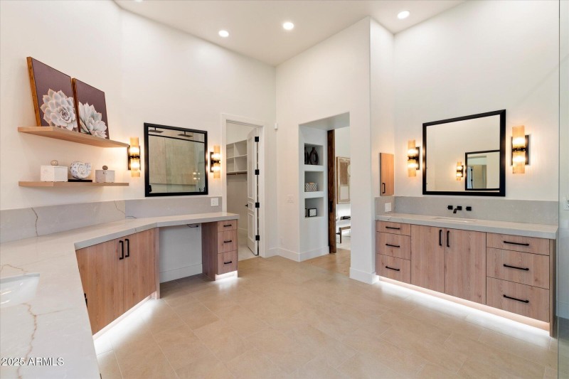 Luxurious En-Suite Primary Bath