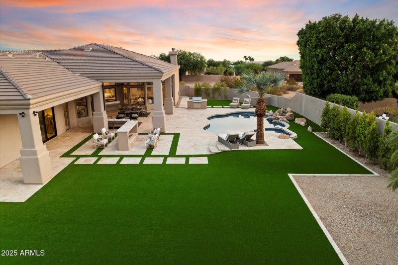 Totally renovated yard patio pool&spa