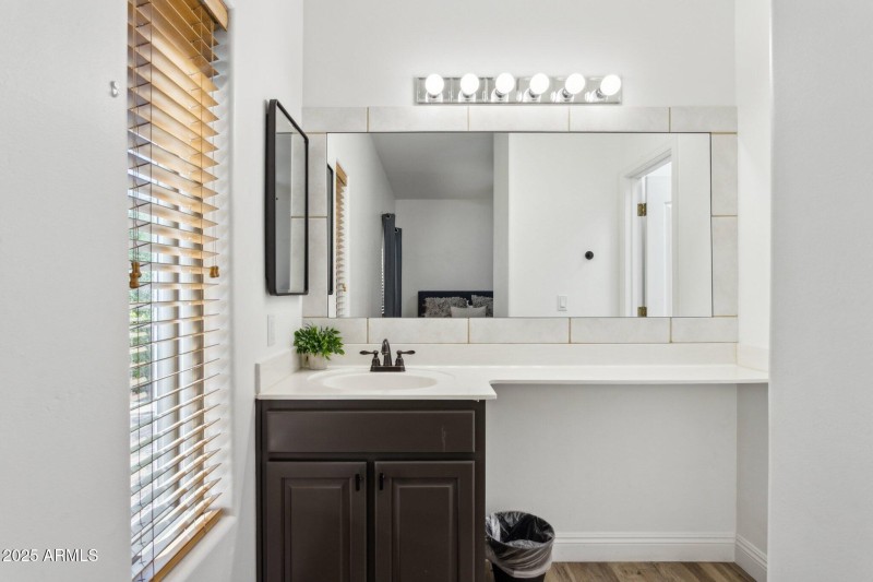 27-web-or-mls-30506-n-60th-st