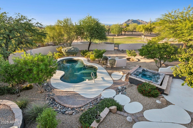 64-web-or-mls-30506-n-60th-st