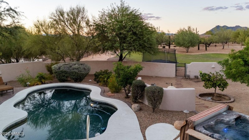 82-web-or-mls-30506-n-60th-st