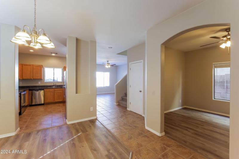 005-photo-dining-room-8930025