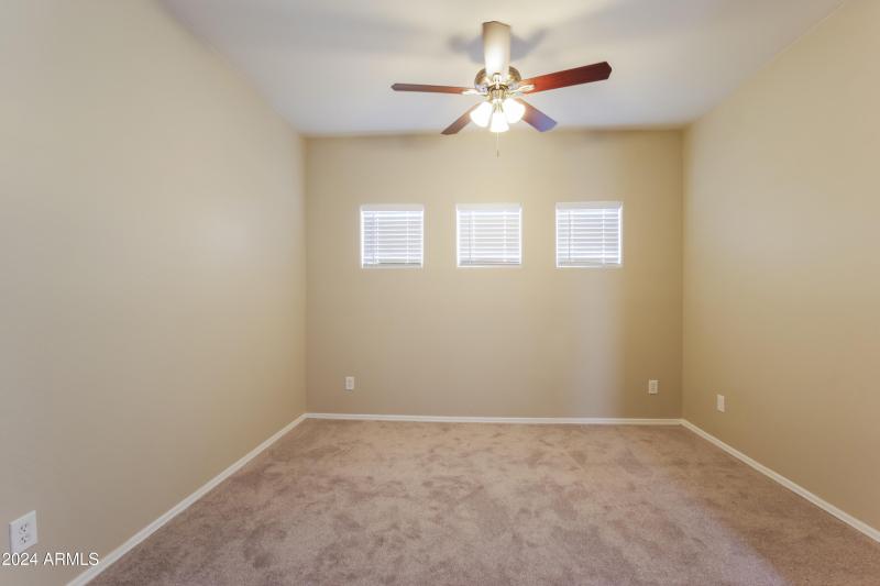 012-photo-bedroom-8930021