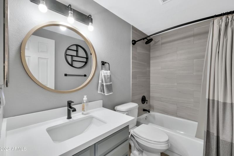 9711 E Mountain View Rd unit 1516-18