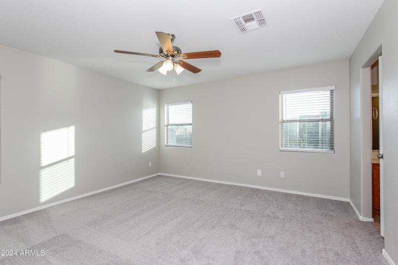 007-photo-primary-bedroom-8781688