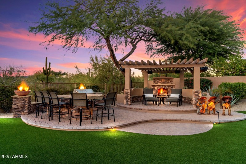 03-BBQ and Fireplace