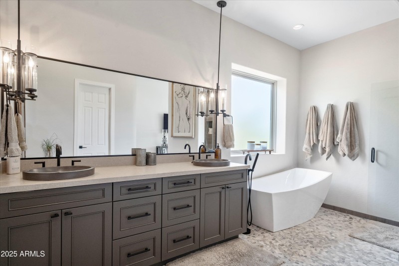 35-Large Primary Bathroom