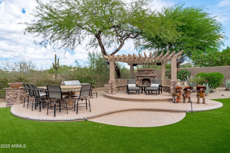 67-BBQ and Fireplace Area