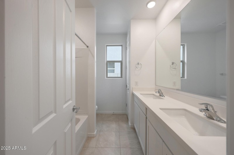 PHX_Landmarke_Lot 1067_Aqua_793_Bath2