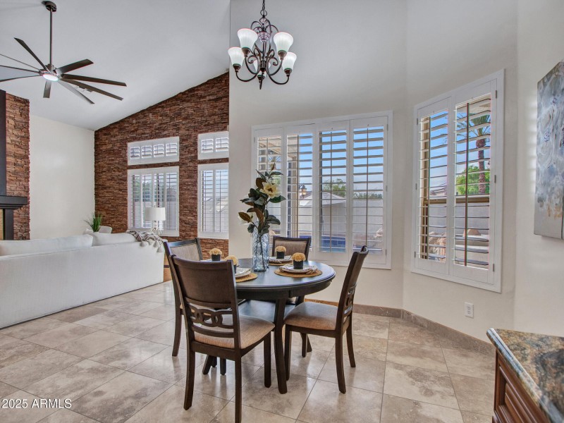 05-Breakfast-nook-(2)