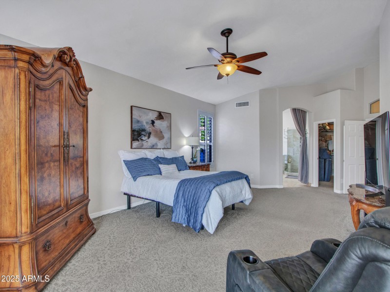 13-Primary-bedroom-(6)