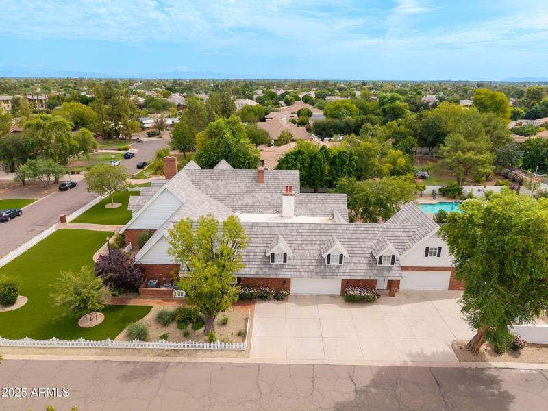 4.5 Car Garage - Car Lovers Dream