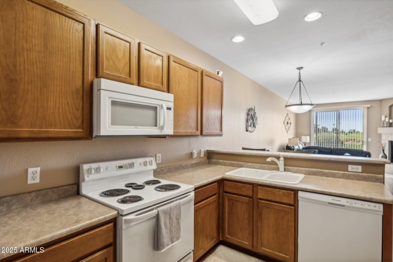 10-web-or-mls-6535-e-superstition-spring