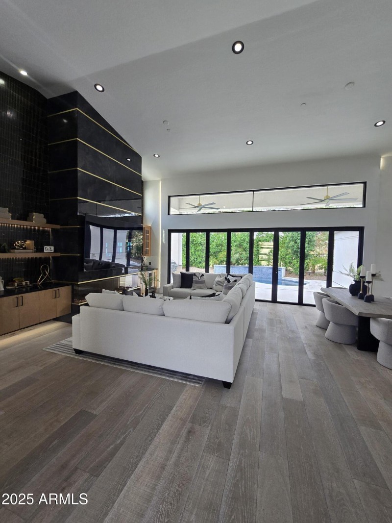 Huge Great Room W. 20Ft Doors