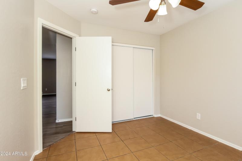 026-photo-bedroom-11963961