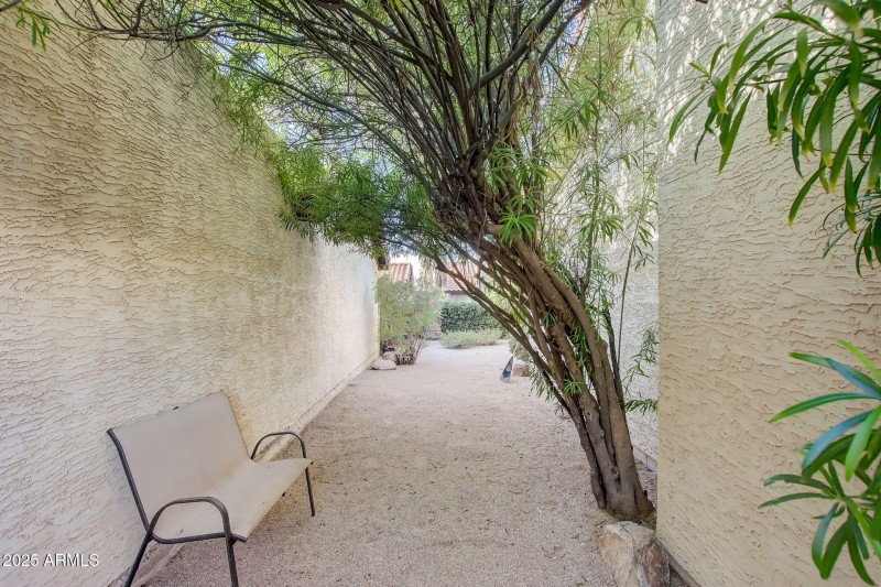 27-web-or-mls-E Forge Ave-027