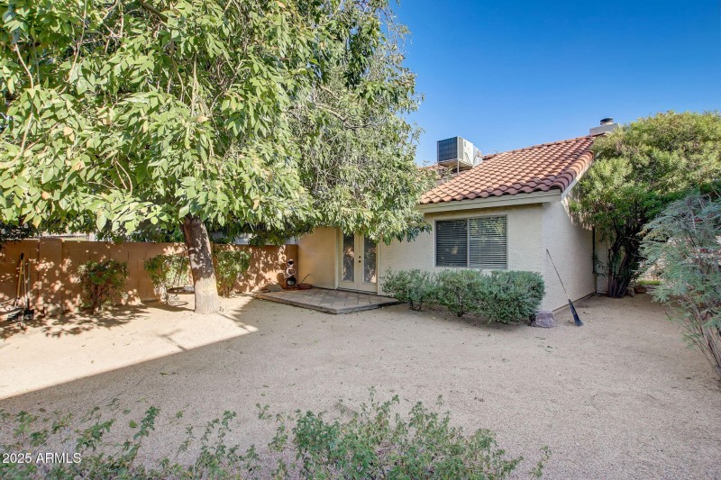 29-web-or-mls-E Forge Ave-029