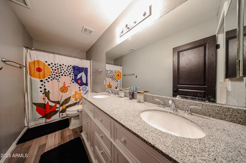 Bath with dual sinks & storage