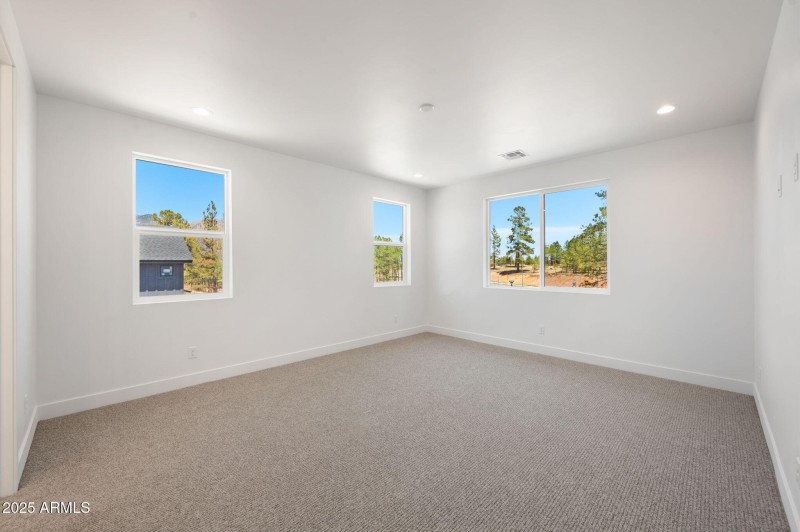 25-Primary Bedroom (1)