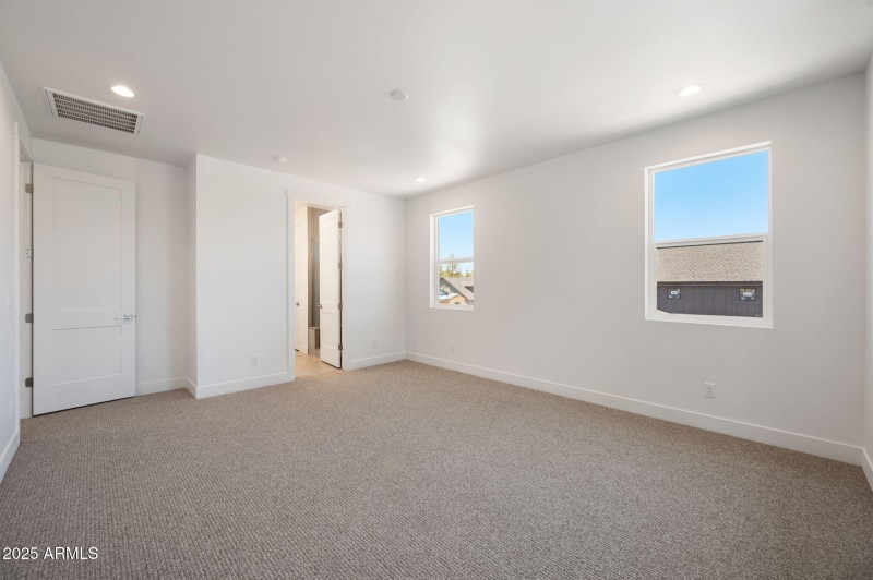 26-Primary Bedroom (2)